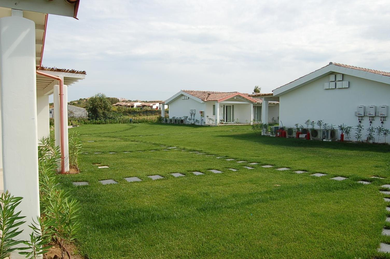 Hotel Budoni Beach Exterior photo
