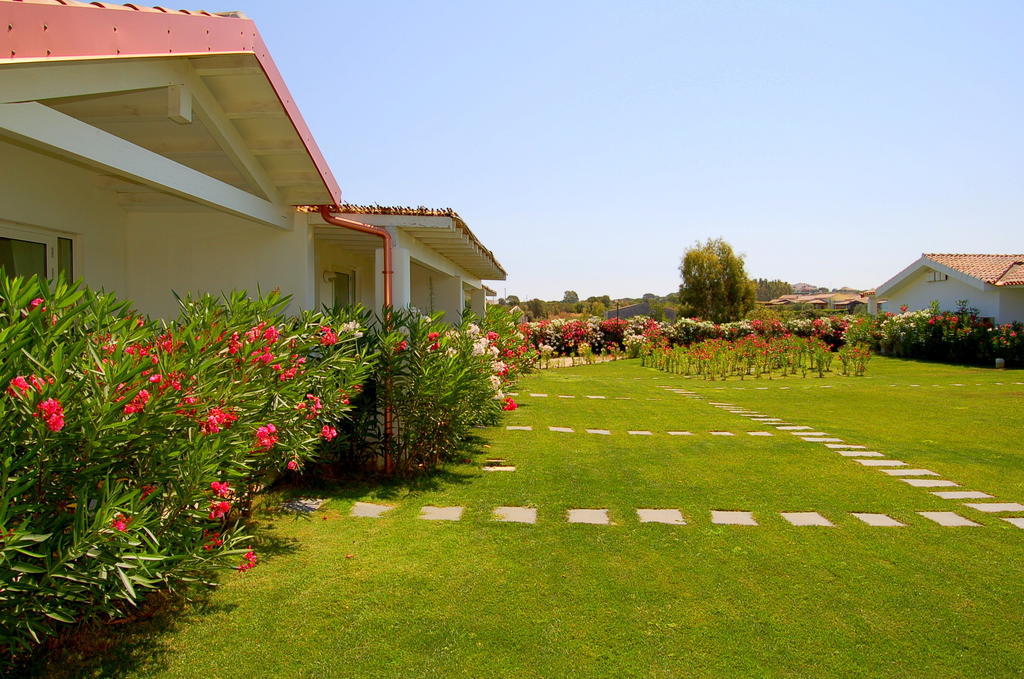 Hotel Budoni Beach Exterior photo