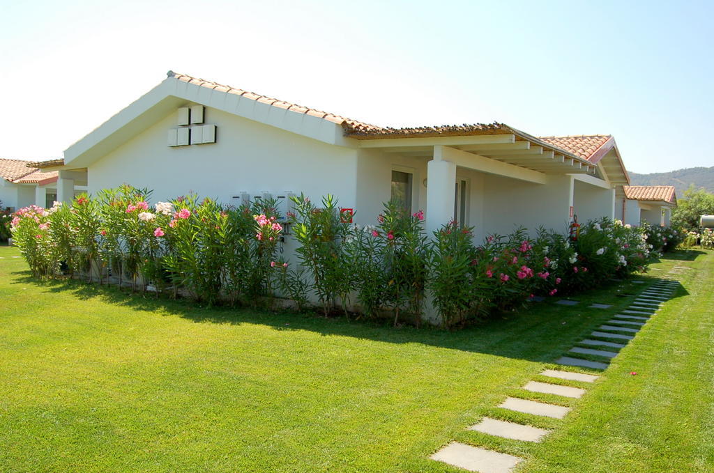 Hotel Budoni Beach Exterior photo